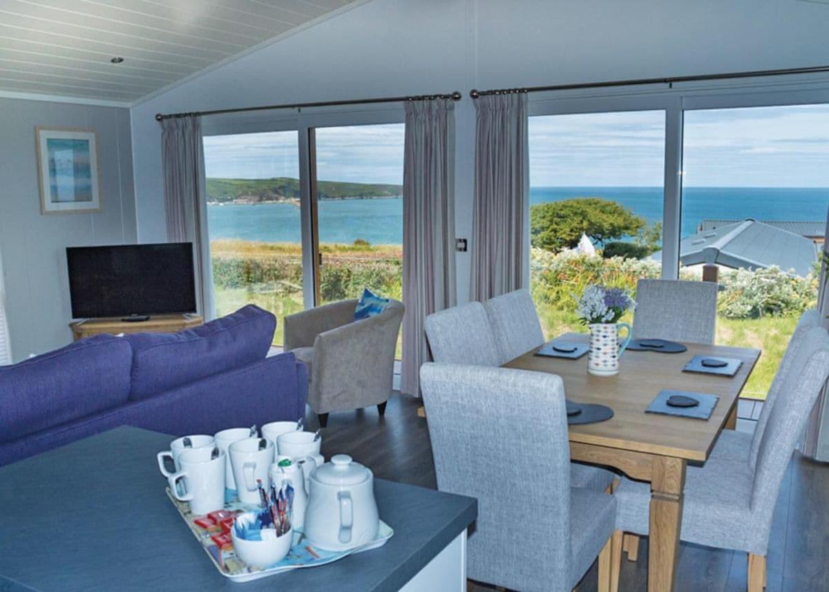 Fishguard Bay Resort Llanllawer Exterior photo
