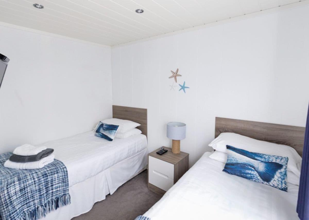Fishguard Bay Resort Llanllawer Exterior photo