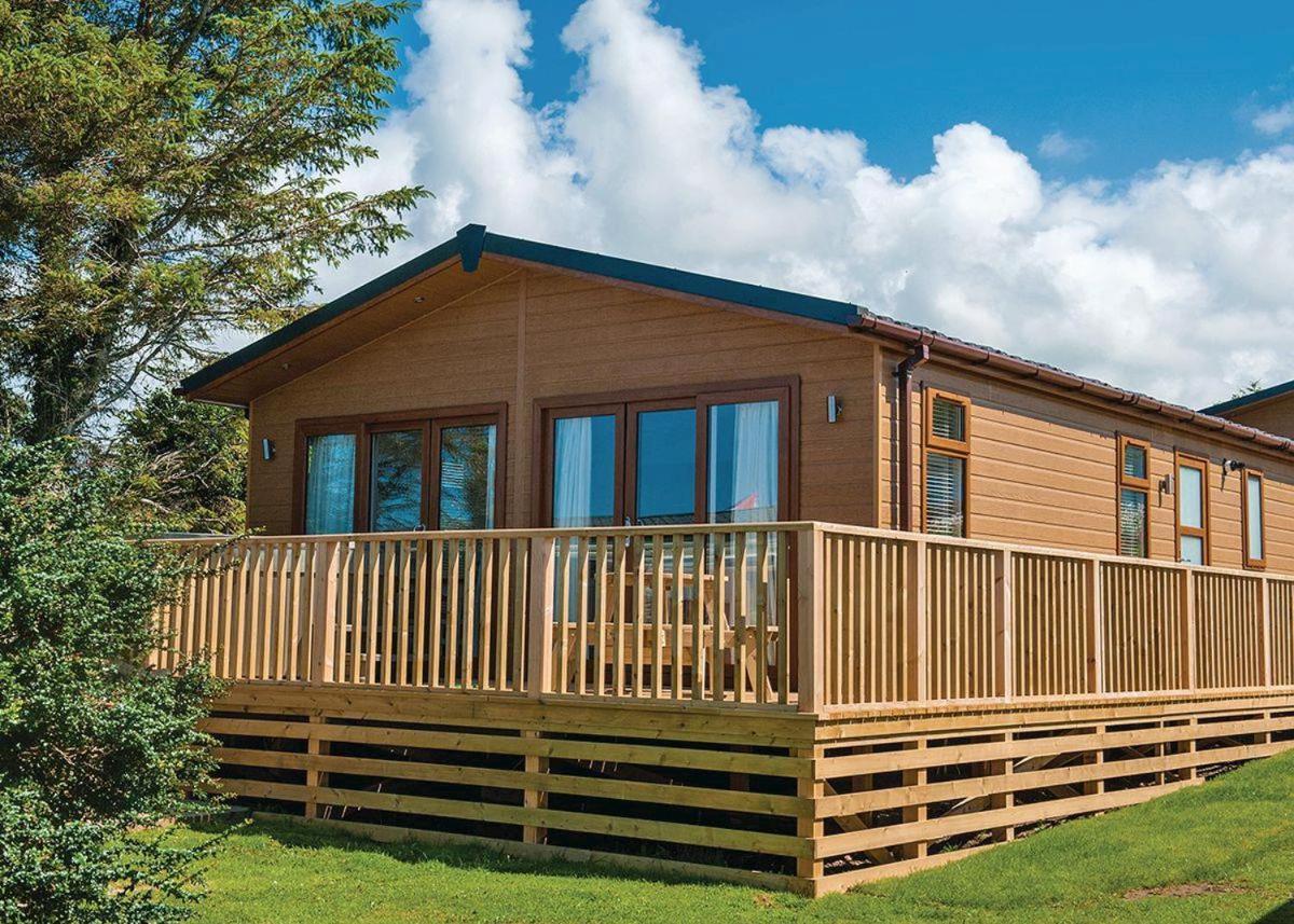 Fishguard Bay Resort Llanllawer Exterior photo